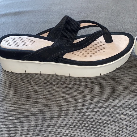 Black platform sandals. Like new! Size 9 - Picture 8 of 9